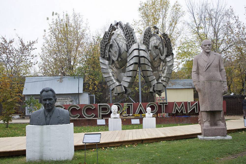 Reinscribing history in public space